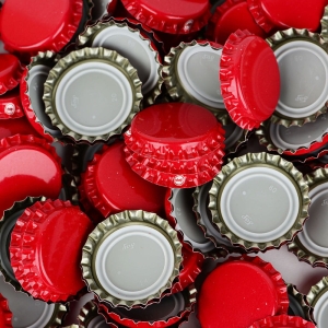 Kapsle czerwone do butelek fi 26mm 100 szt.